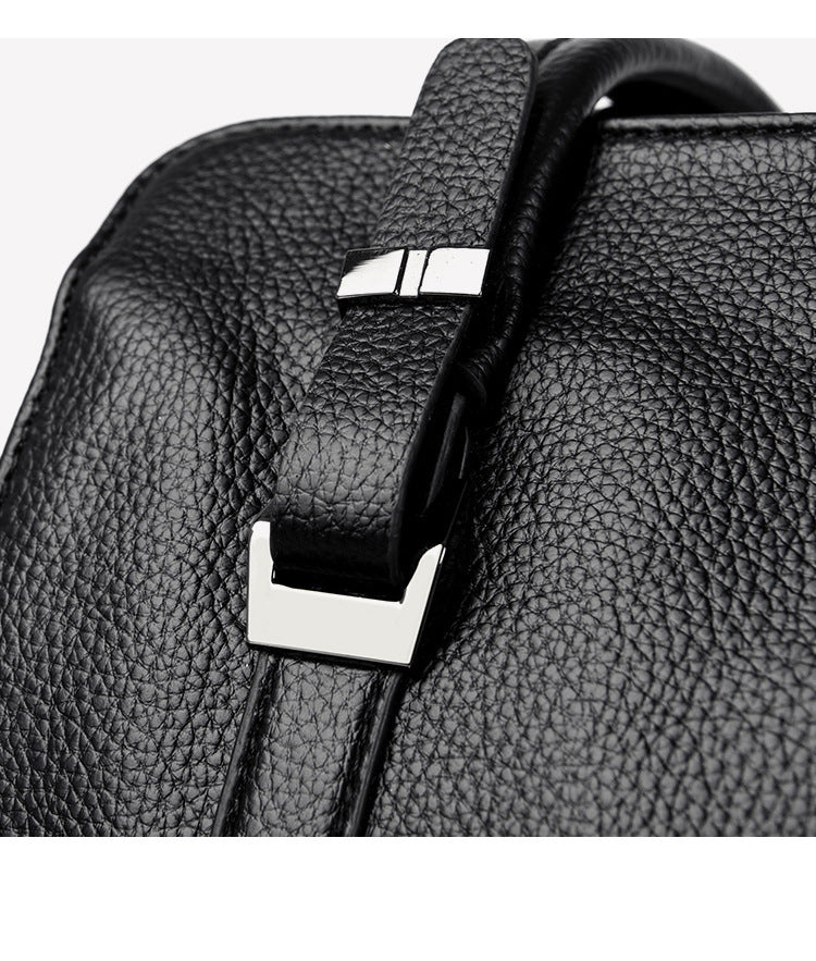 Large capacity shoulder bag for women