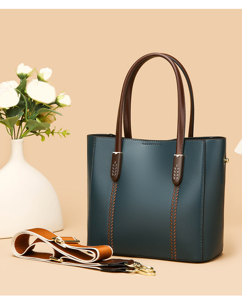 Retro large capacity simple shoulder bag commuter handbag