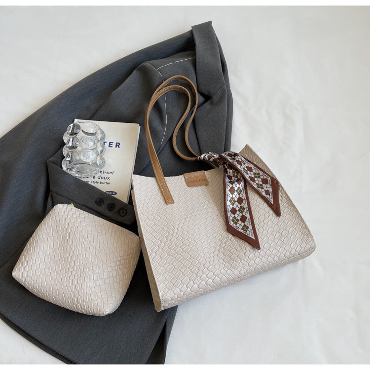 Woven pattern large capacity bag fashionable commuting retro handbag tote bag