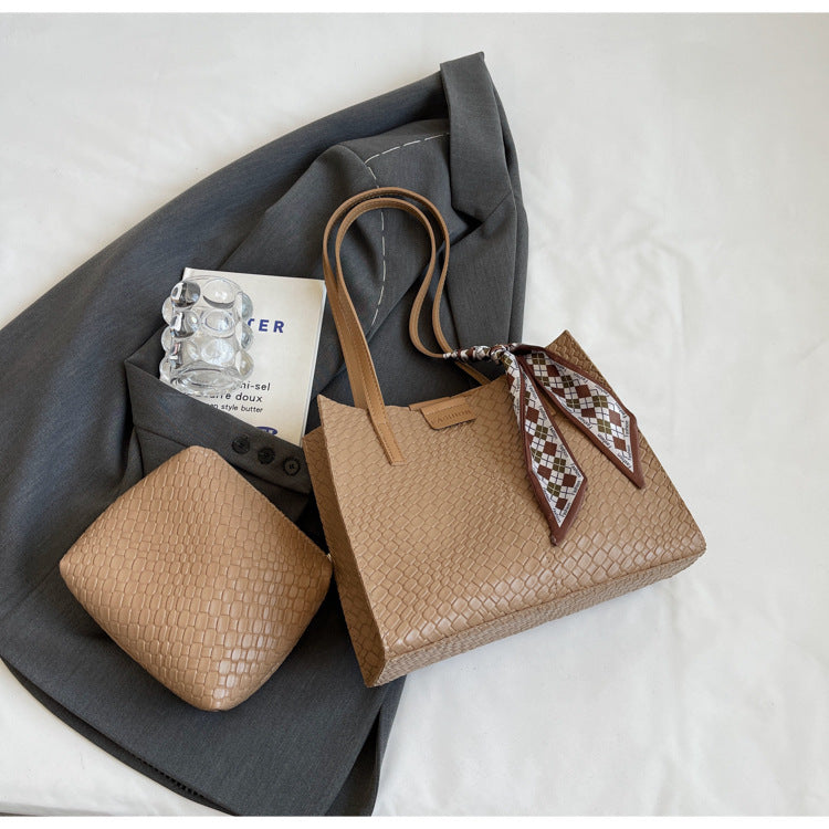 Woven pattern large capacity bag fashionable commuting retro handbag tote bag