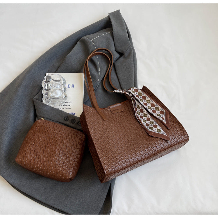 Woven pattern large capacity bag fashionable commuting retro handbag tote bag