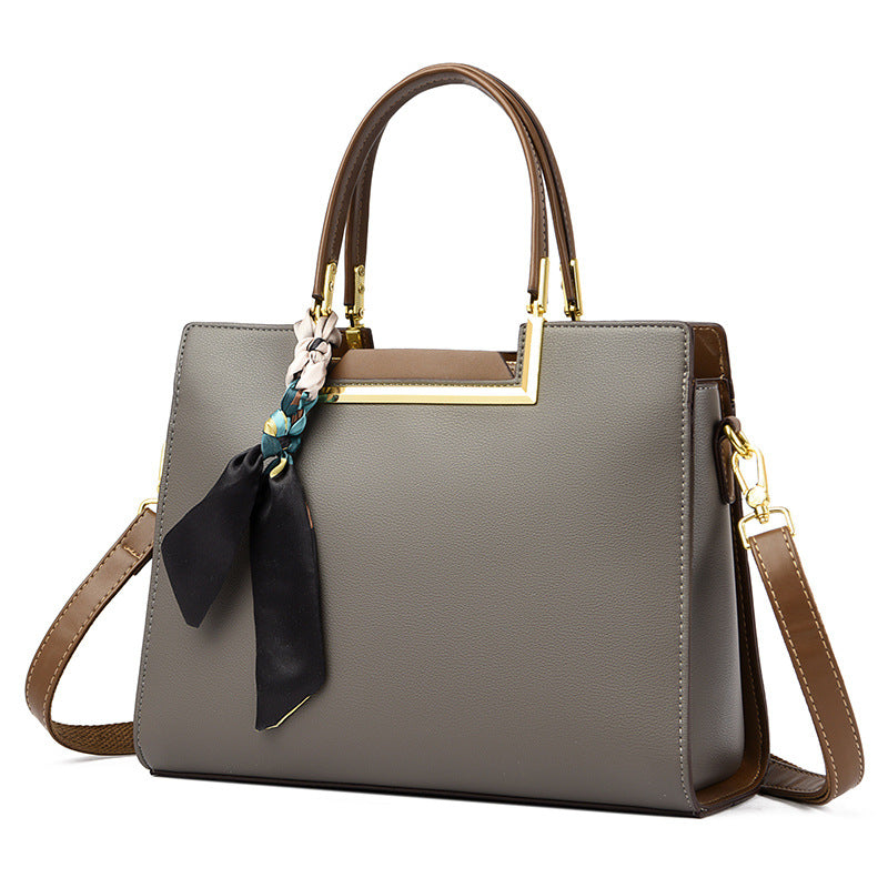 Fashionable and simple large capacity shoulder handbag