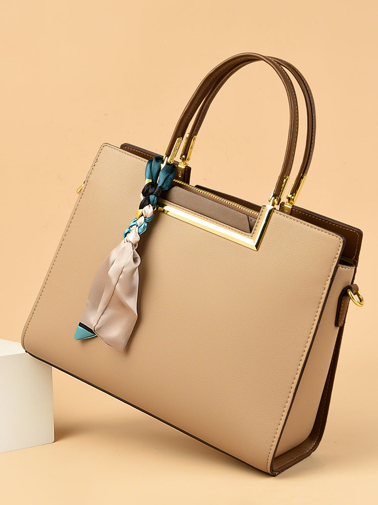 Fashionable and simple large capacity shoulder handbag