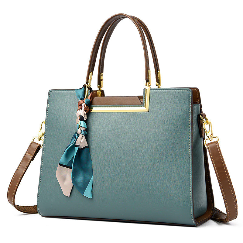Fashionable and simple large capacity shoulder handbag
