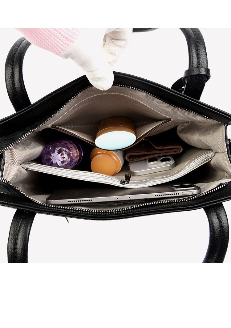 Large capacity shoulder bag for women